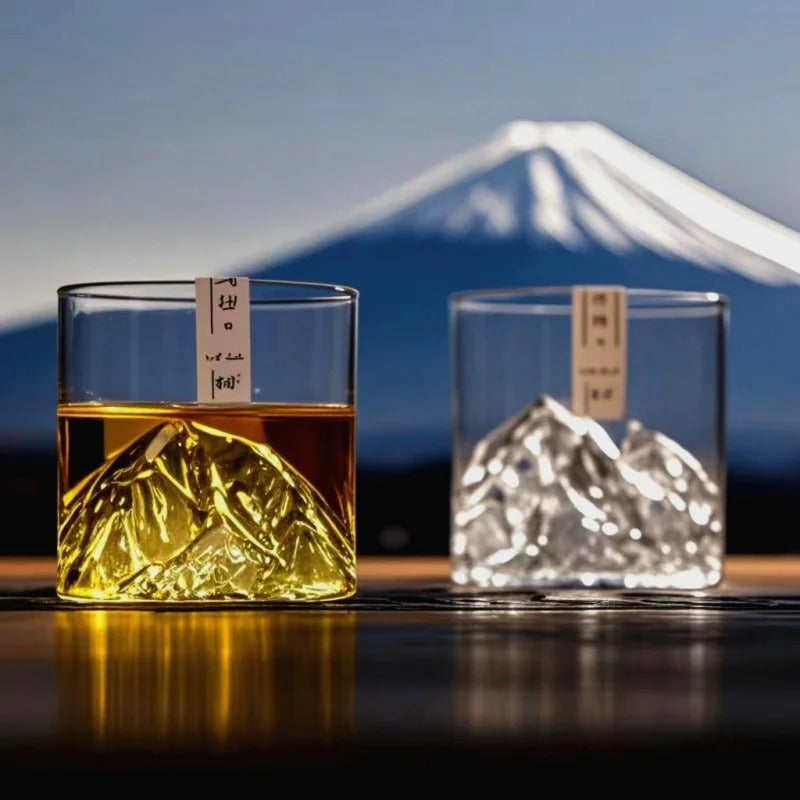 PeakGlass™ – Designer-Whiskyglas mit Bergmotiv