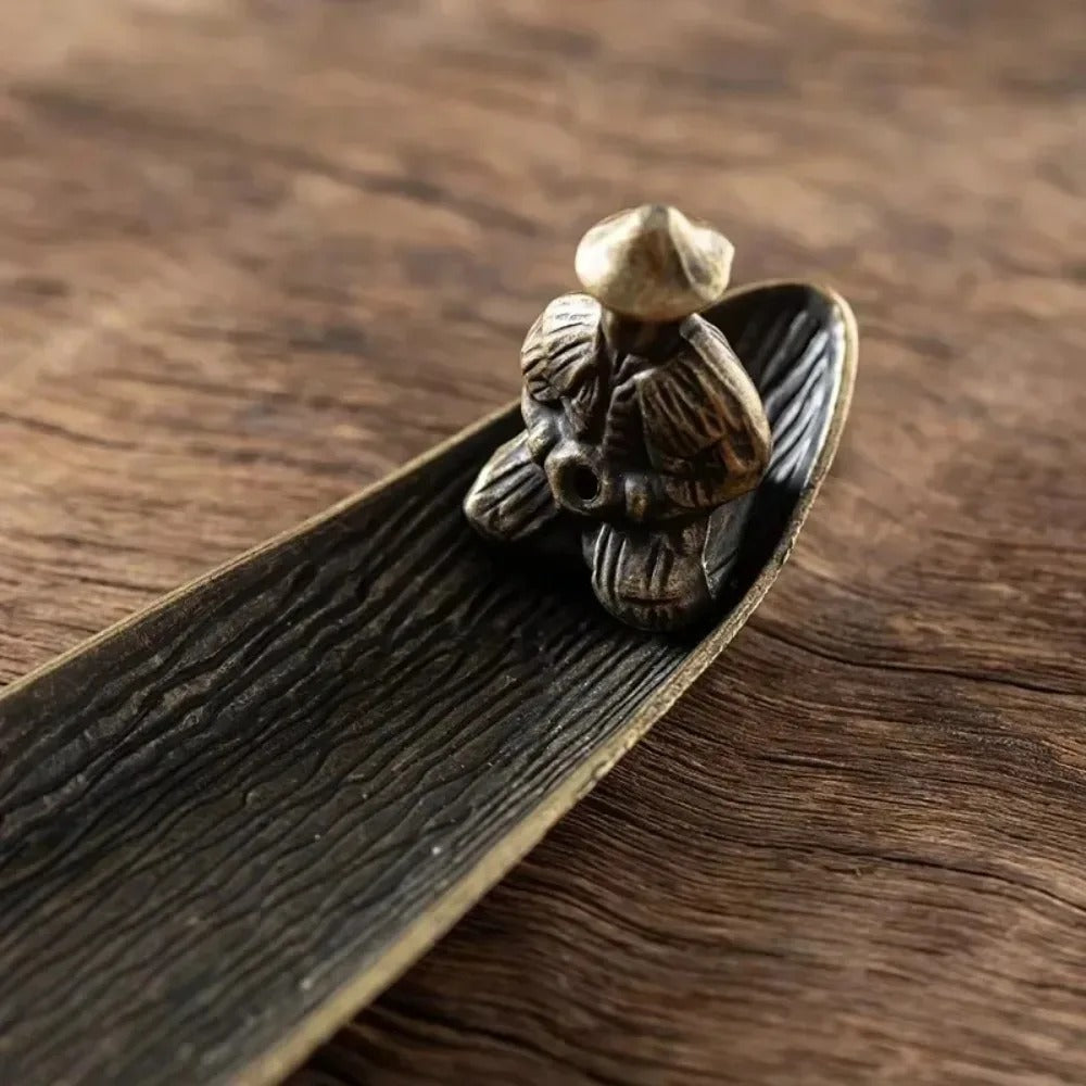 ZenFisher™ – Räucherstäbchenhalter im Fischerboot-Design